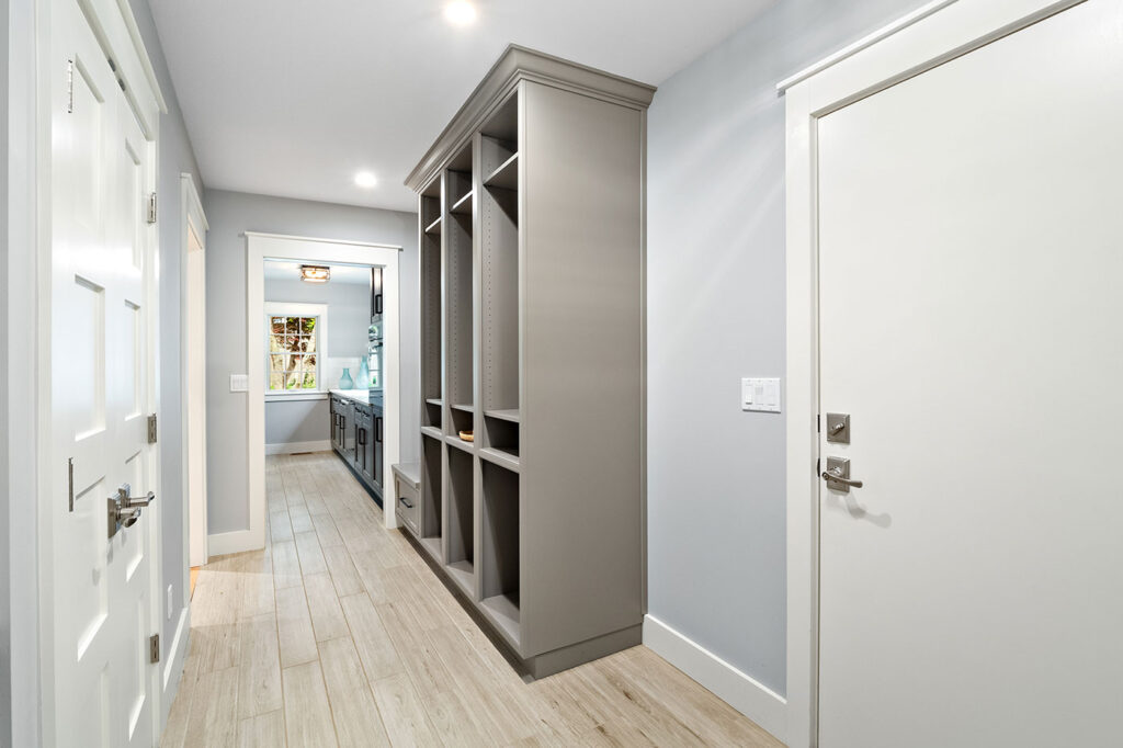 Sarazen Mudroom